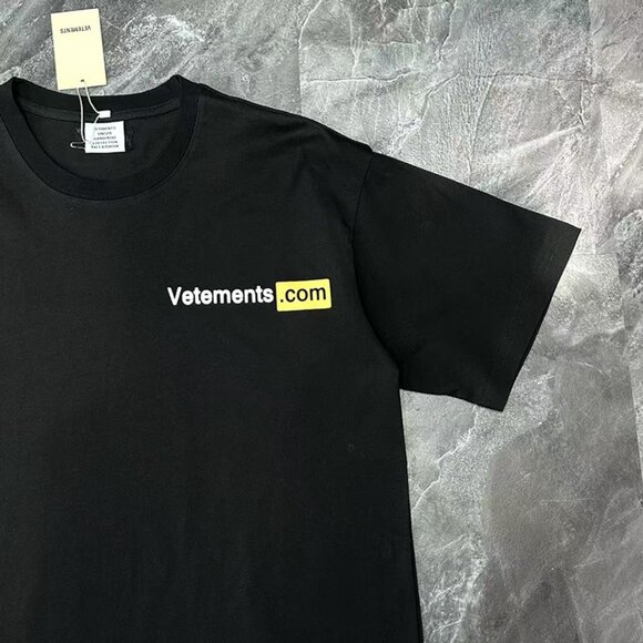 Vetements Black Short-Sleeve T-Shirt - Picture 8 of 8